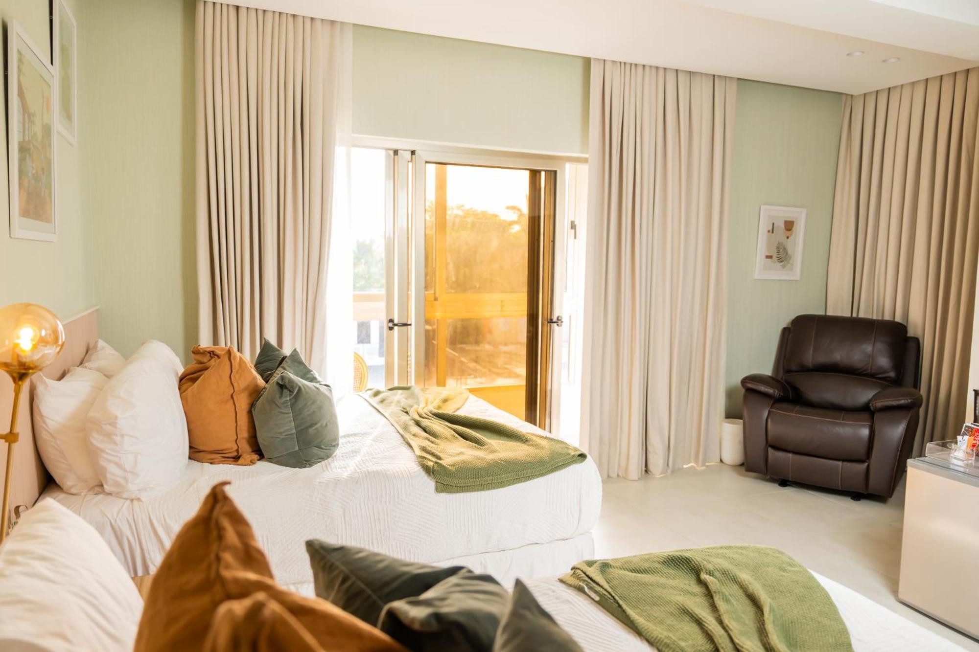 Hotel Stay Here Suites Санто-Доминго Экстерьер фото