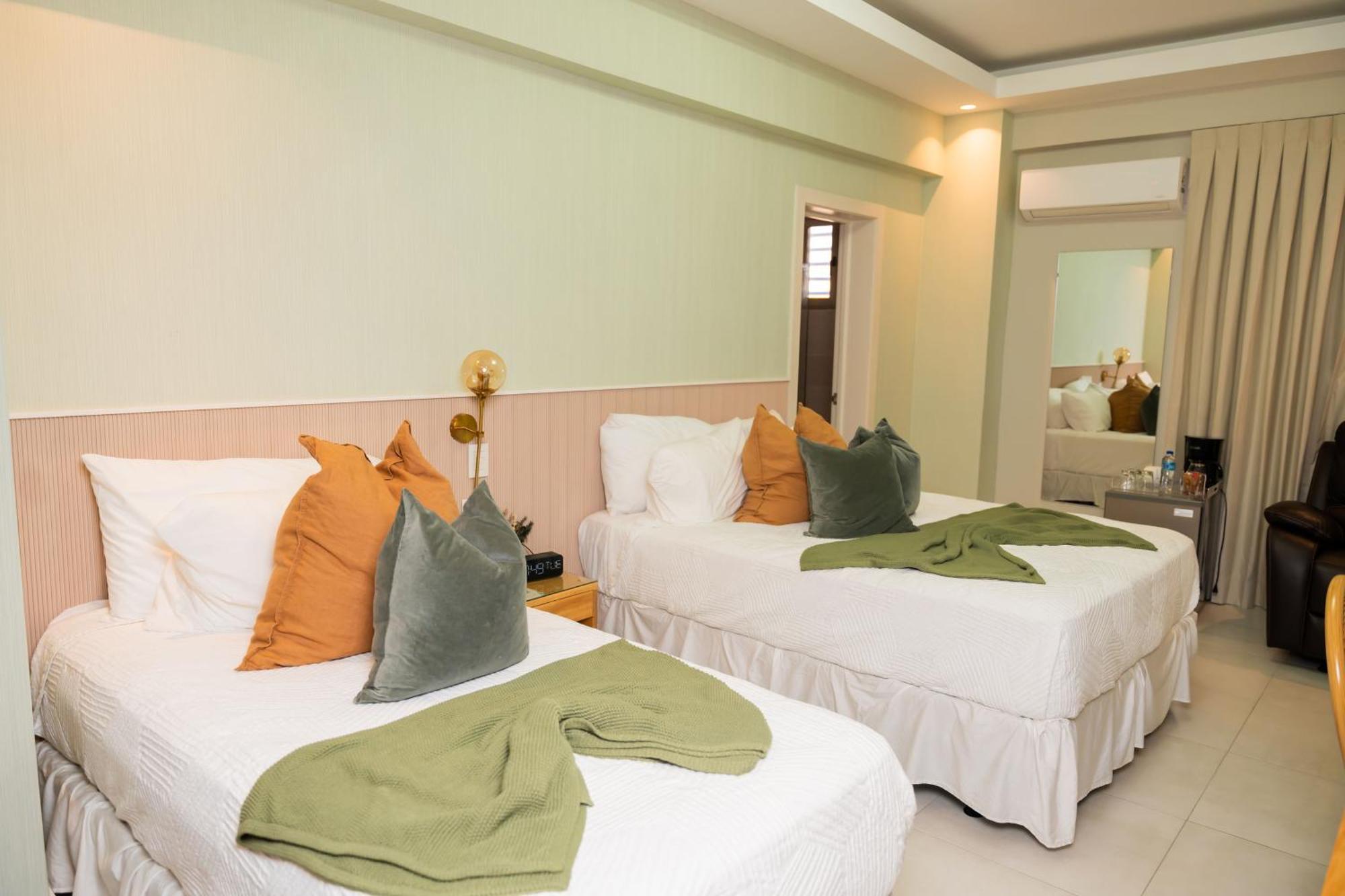 Hotel Stay Here Suites Санто-Доминго Экстерьер фото